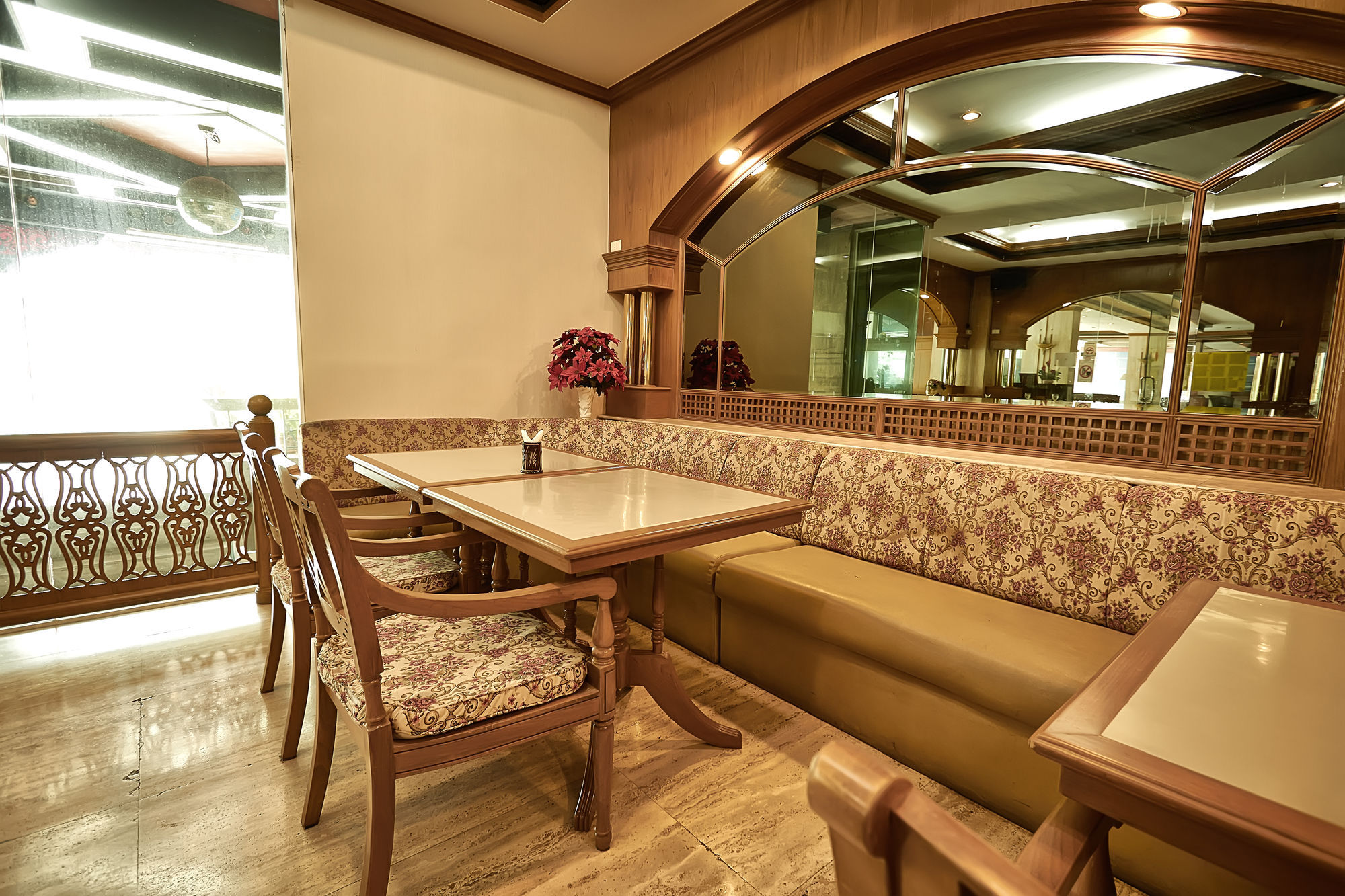 Kosit Hotel Хатъяй Экстерьер фото
